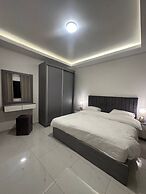 Cozy Home Near All Services 19