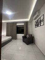 Cozy Home Near All Services - 21