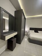 Cozy Home Near All Services - 21