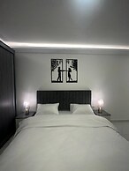 Cozy Rooftop Near Al Services 23