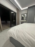 Cozy Rooftop Near Al Services 23