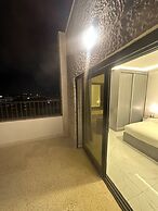 Cozy Rooftop Near Al Services 23