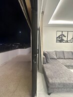 Cozy Rooftop Near Al Services 24