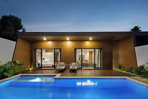 The Claremont Luxury Villas