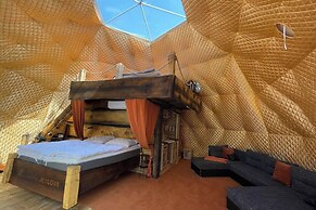 Glamping Jedlova Sleeps 6 With Deck