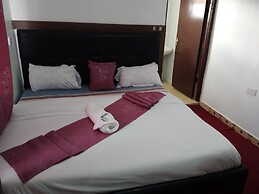 WHITE HOUSE LOUNGE & GUEST HOUSE