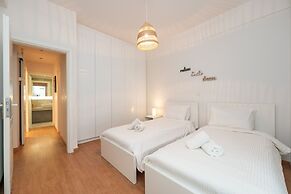 Modern Family Apartment near Acropolis