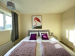 6 Person Spacious Home with Garden