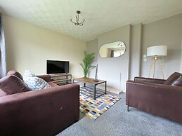 6 Person Spacious Home with Garden