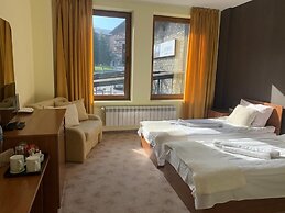 Room in Guest Room - Granat Double Room 3- Next to Gondola Lift