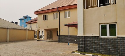 Breakfort Hotel and Suites
