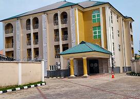 Breakfort Hotel and Suites