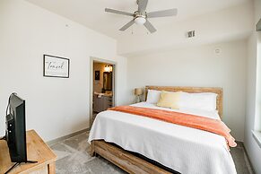 2br Fully Furnished Apartment Uptown - Boa Stadium 2 Bedroom Apts by R