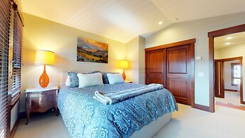 Juniper Crest #2 3 Bedroom Townhouse by RedAwning