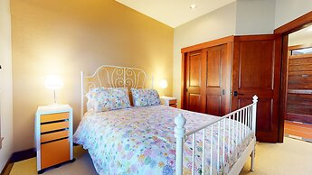 Juniper Crest #2 3 Bedroom Townhouse by RedAwning