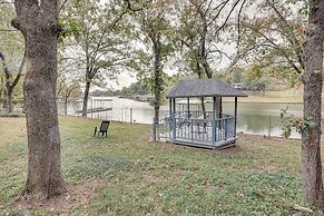 Spacious Hot Springs Lakehouse on Lake Hamilton!