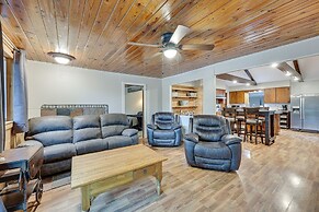 Spacious Hot Springs Lakehouse on Lake Hamilton!