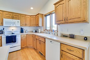 5 Mi to Dtwn: Pet-friendly 'wheatland Twin' Home!