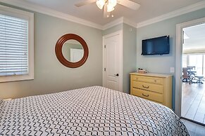 Beachfront Murrells Inlet Home - Walk to Pier!