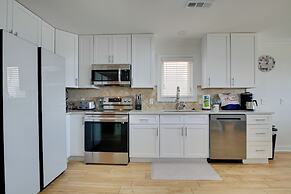 Beachfront Murrells Inlet Home - Walk to Pier!