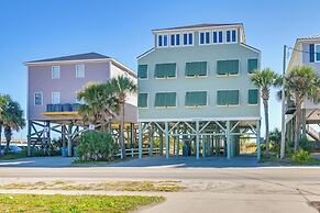 Beachfront Murrells Inlet Home - Walk to Pier!