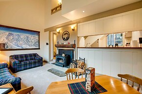Mountain Condo w/ Fireplace in Kirkwood Ski Resort