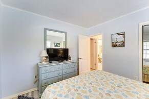 Pet-friendly Venice Vacation Rental, 3 Mi to Beach