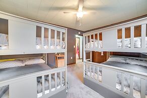 Houghton Lake Vacation Rental - Walk to the Water!