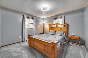 Houghton Lake Vacation Rental - Walk to the Water!