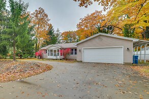 Houghton Lake Vacation Rental - Walk to the Water!