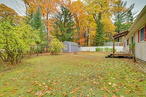 Houghton Lake Vacation Rental - Walk to the Water!