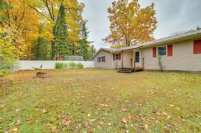 Houghton Lake Vacation Rental - Walk to the Water!