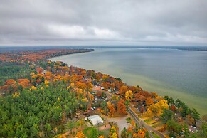 Houghton Lake Vacation Rental - Walk to the Water!