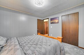 Houghton Lake Vacation Rental - Walk to the Water!