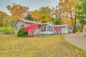 Houghton Lake Vacation Rental - Walk to the Water!