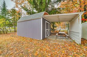 Houghton Lake Vacation Rental - Walk to the Water!