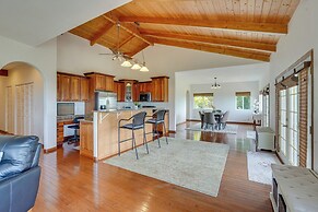 Hawaiian Retreat w/ Ocean Views in Captain Cook!