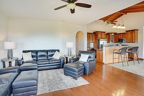 Hawaiian Retreat w/ Ocean Views in Captain Cook!