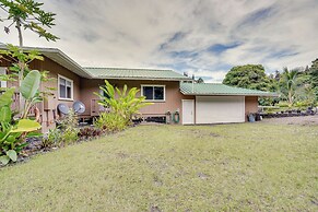 Hawaiian Retreat w/ Ocean Views in Captain Cook!