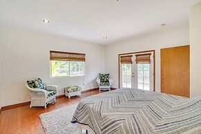 Hawaiian Retreat w/ Ocean Views in Captain Cook!