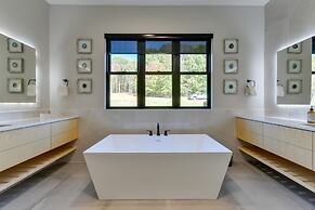 The Retreat at Lake Norman: Boat Dock & Pool!