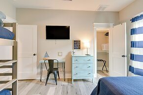 Galveston Home w/ Pool Access, Walk to Beaches!