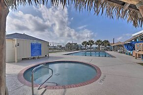 Galveston Home w/ Pool Access, Walk to Beaches!