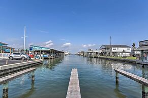 Galveston Home w/ Pool Access, Walk to Beaches!