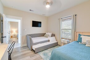 Galveston Home w/ Pool Access, Walk to Beaches!