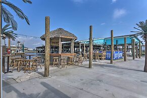 Galveston Home w/ Pool Access, Walk to Beaches!