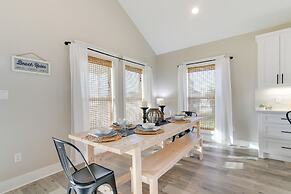 Galveston Home w/ Pool Access, Walk to Beaches!