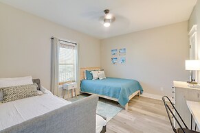 Galveston Home w/ Pool Access, Walk to Beaches!