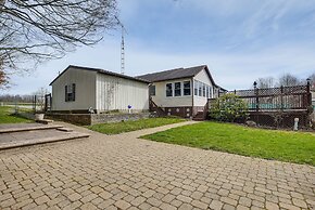 Pool, Deck & Fire Pit: Dog-friendly Ohio Escape!