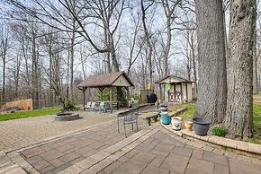 Pool, Deck & Fire Pit: Dog-friendly Ohio Escape!